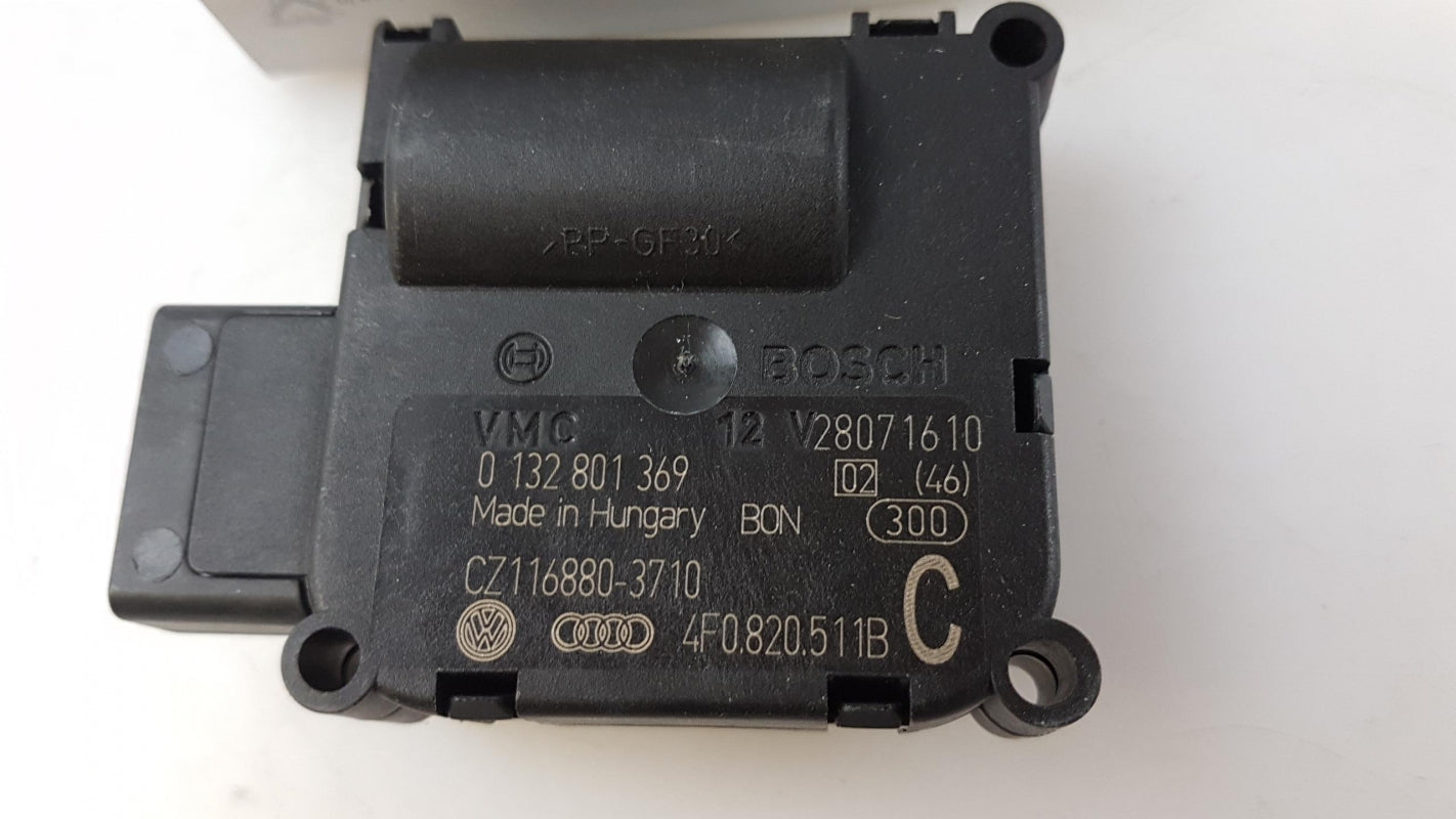 Original VW Touareg I (7L) AUDI R8 I (42) A6 A8 Q8 Stellmotor 4F0820511B