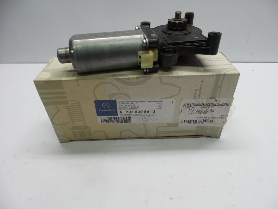 Original MERCEDES-BENZ W202 Fensterhebermotor vorne rechts A2028205642