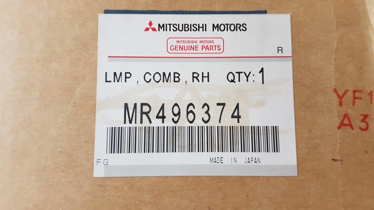 Original MITSUBISHI Pajero Sport I Heckleuchte Rücklicht rechts MR496374