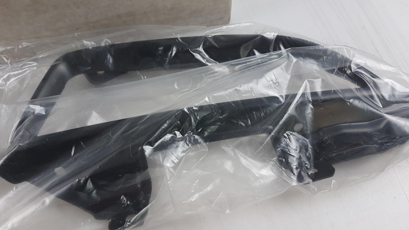 Original MITSUBISHI Grandis 2004- Sport Kühlergittereinsatz oben MZ313079