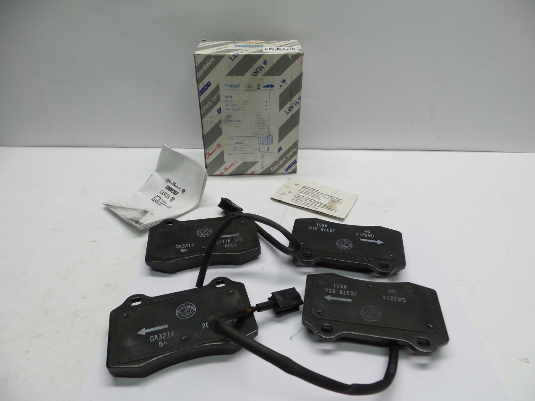 Original FIAT Coupe ALFA ROMEO GTV Spider Bremsbeläge Bremsklötze vorne 77362227