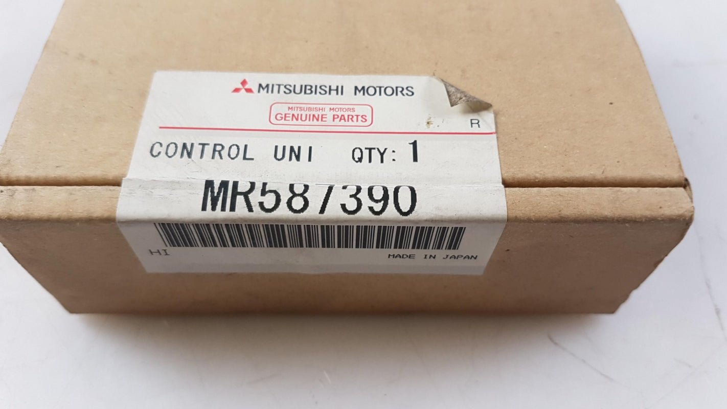 Original OE MITSUBISHI Steuergerät MR587390