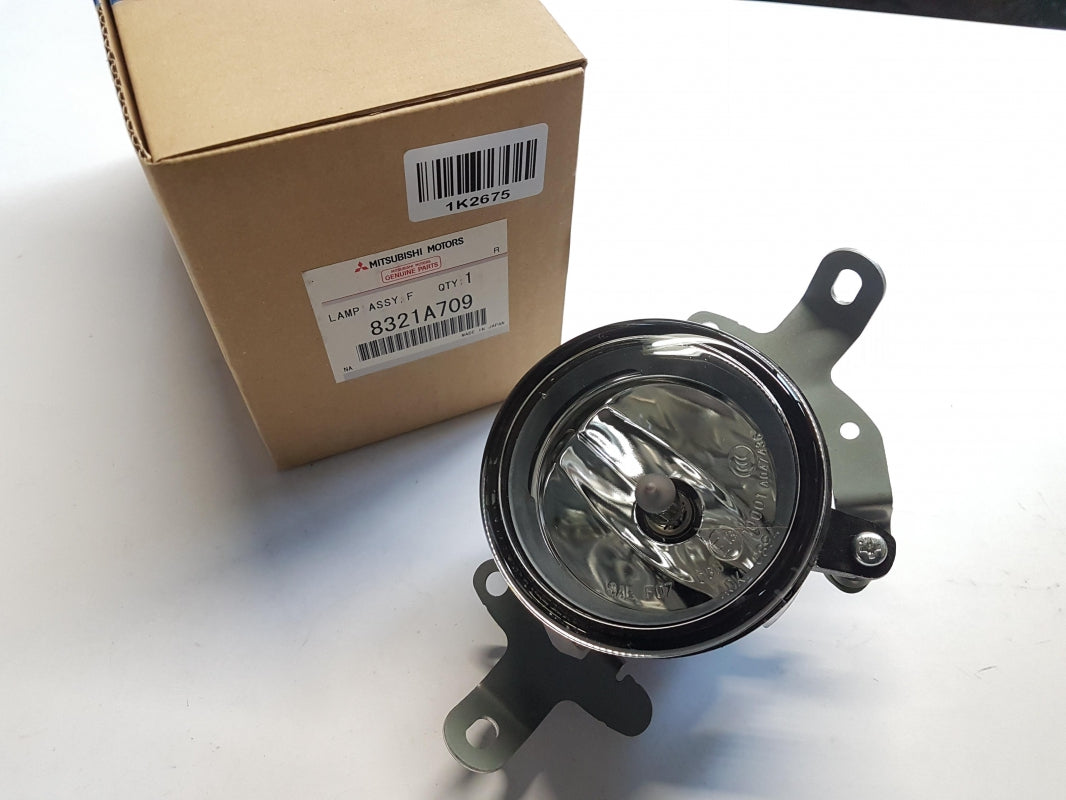 Original OE MITSUBISHI Nebelscheinwerfer 8321A709