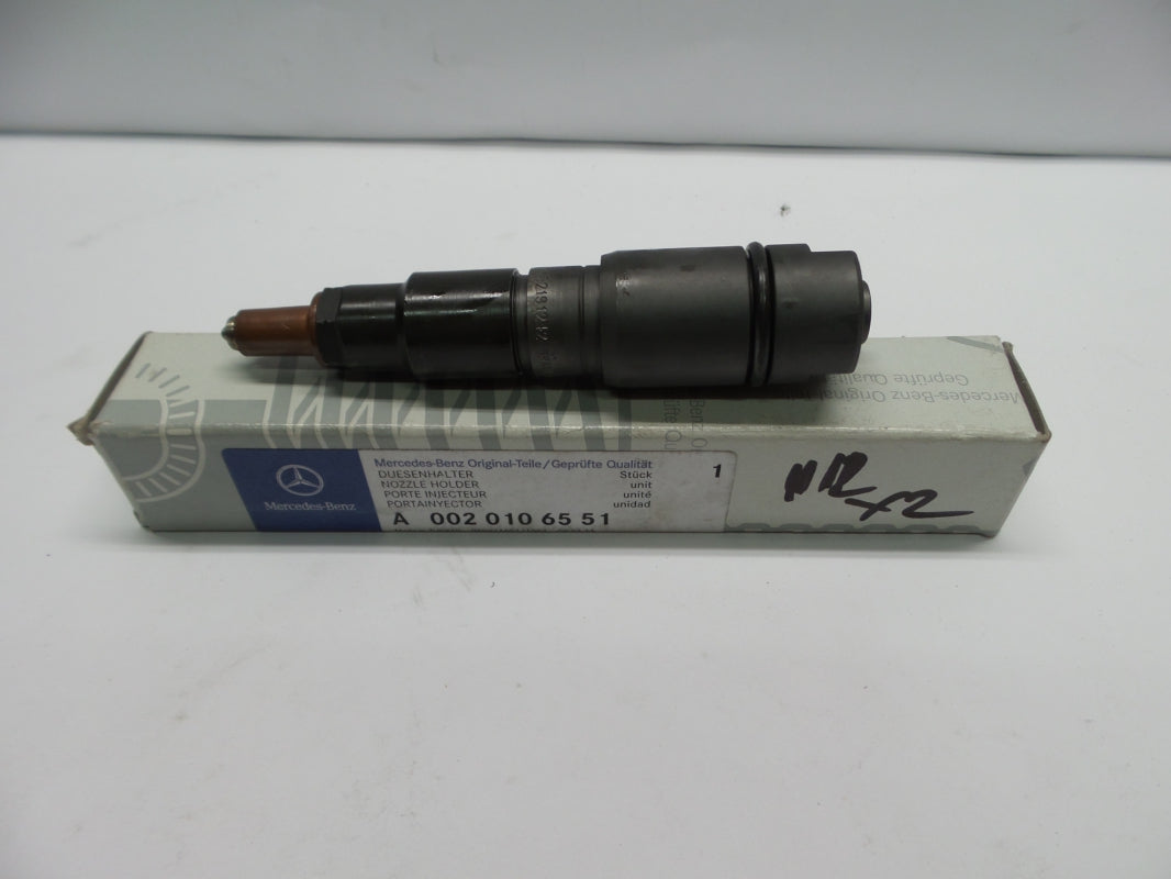 Original MERCEDES-BENZ Truck Actros Injektor Düsenhalter A0020106551