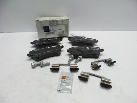 Original MERCEDES-BENZ C-klasse W203 Bremsbeläge Bremsklötze vorne A005420622041