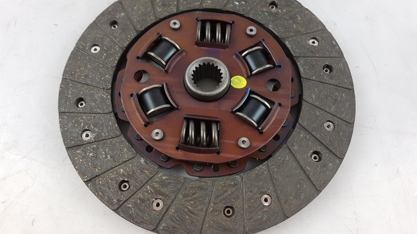 Original OE MITSUBISHI Kupplungsscheibe MD771133