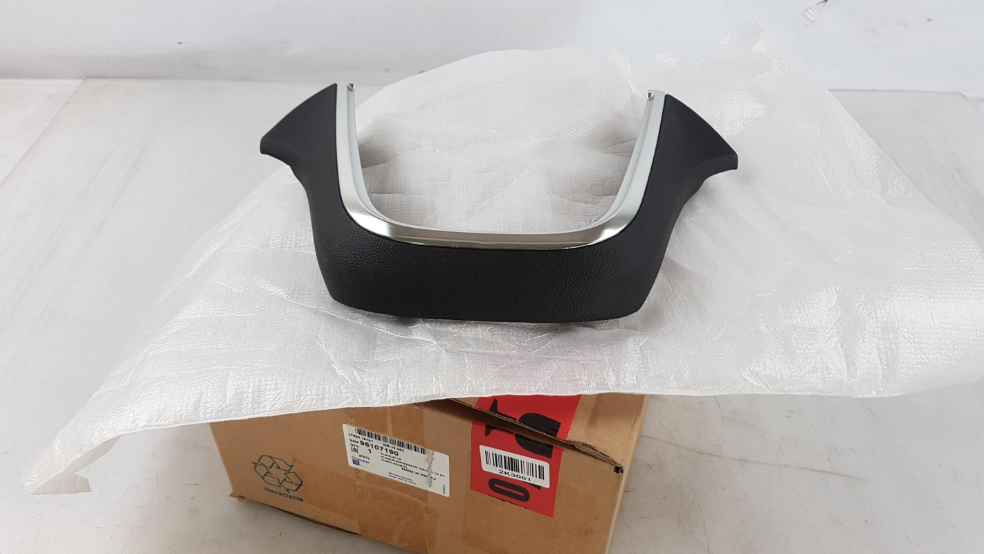 Original OPEL Mokka 2013 > Mittelkonsole Tiefschwarz Rand 95107190