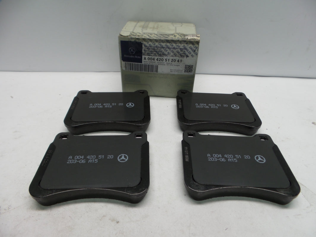 Original MERCEDES-BENZ R171 W203 W209 Bremsbeläge Bremsklötze vorn A004420512041