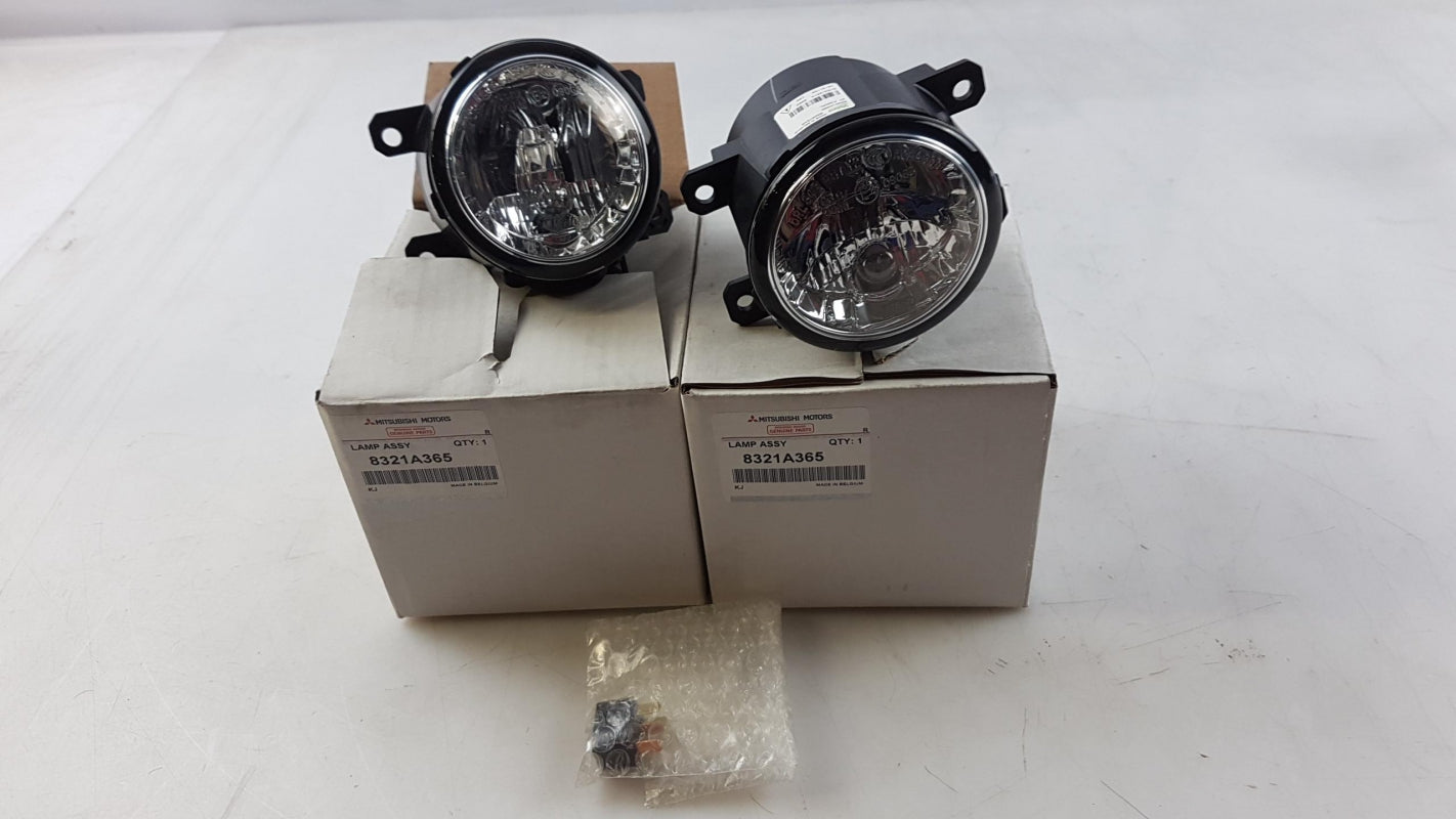 Original OE MITSUBISHI Nebelscheinwerfer Satz MZ314770