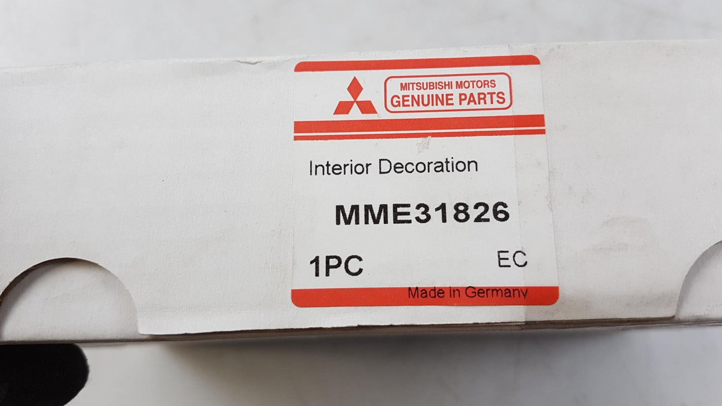 Original OE MITSUBISHI Instrumententafel Verkleidung MME31826