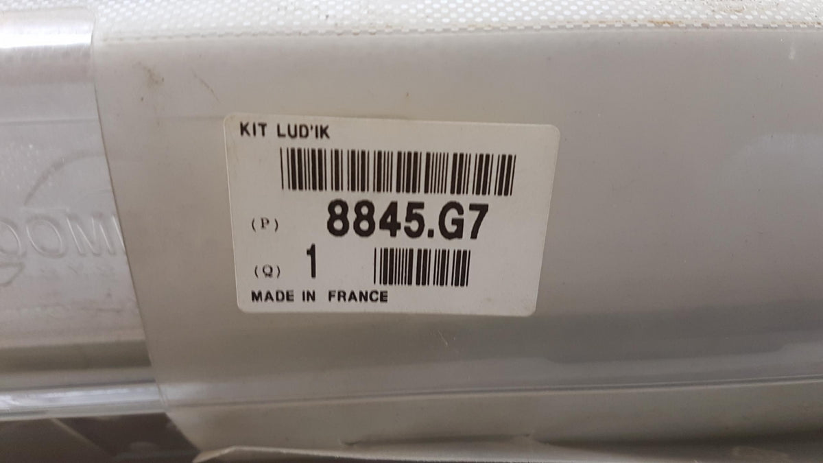 Original OE Peugeot Dekoratives Verkleidungsset 8845G7