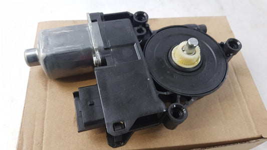 Original PEUGEOT 308 SW I 2012 > Wischermotor Vorne Links 9675467480