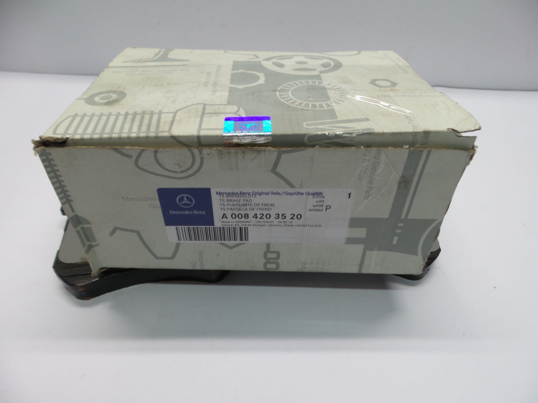 Original MERCEDES-BENZ W231 Bremsbeläge Scheibenbremse vorne A0084203520