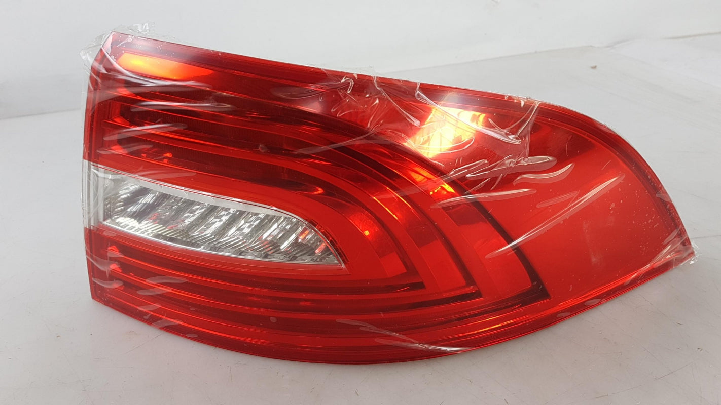 Original SKODA Superb 2013-2015 Heckleuchte Rückleuchte Außen Rechts 3T5945096A