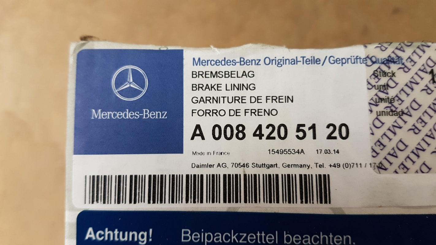 Original OE MERCEDES-BENZ Bremsbeläge A0084205120