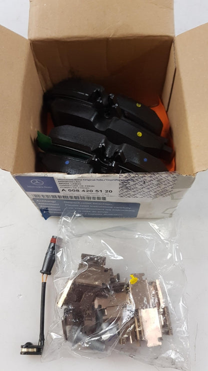 Original OE MERCEDES-BENZ Bremsbeläge A0084205120