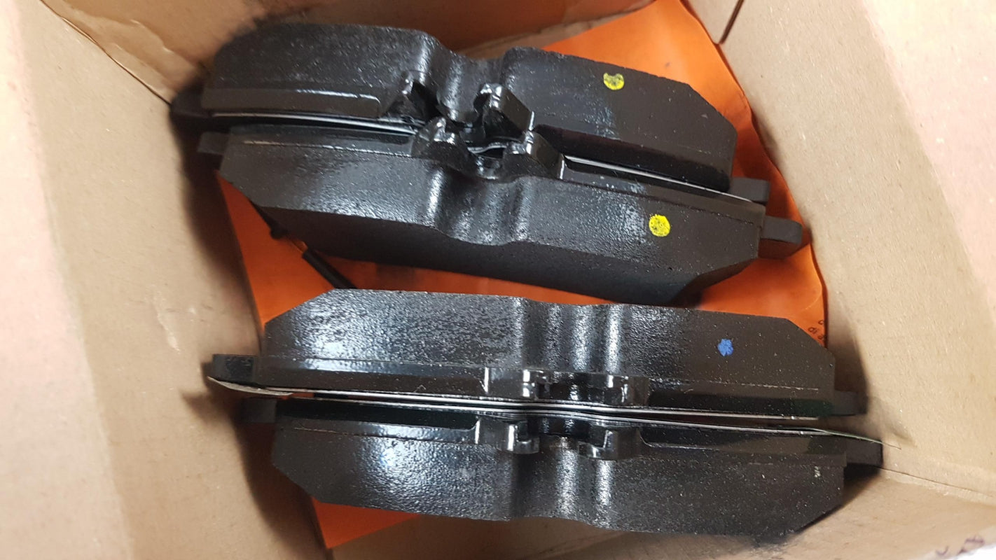 Original OE MERCEDES-BENZ Bremsbeläge A0084205120
