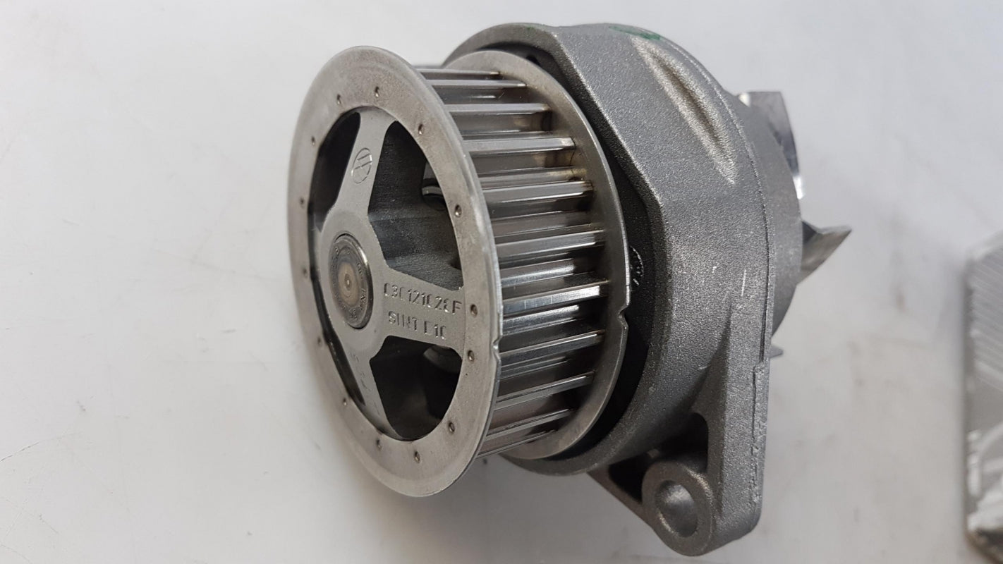Original VW Golf Polo Vento Suran SEAT Cordoba Vario Wasserpumpe 030121016