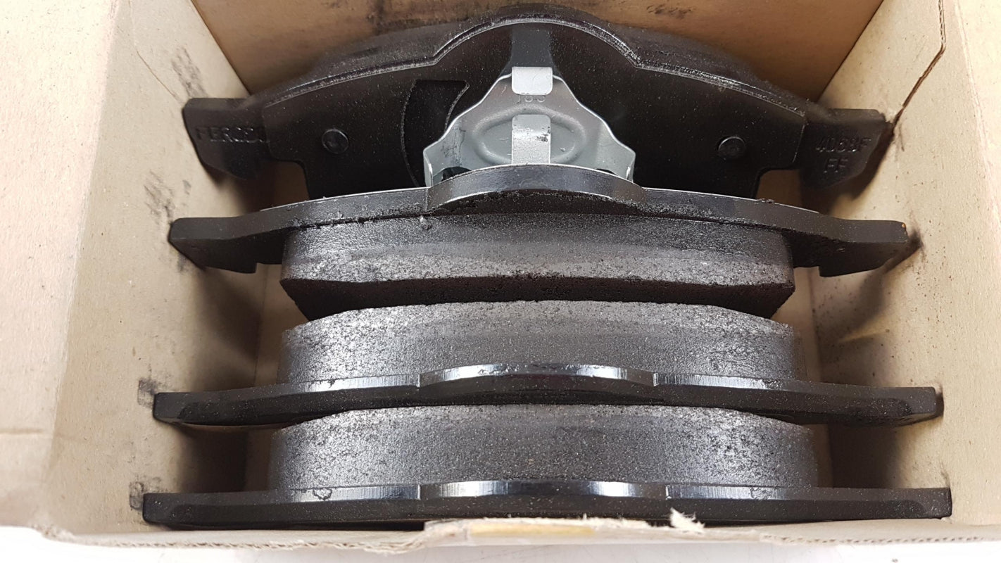 Original AUDI A4 '95-'99 VW Passat '97-'00 Bremsbeläge 288X15mm vorne 8D0698151C