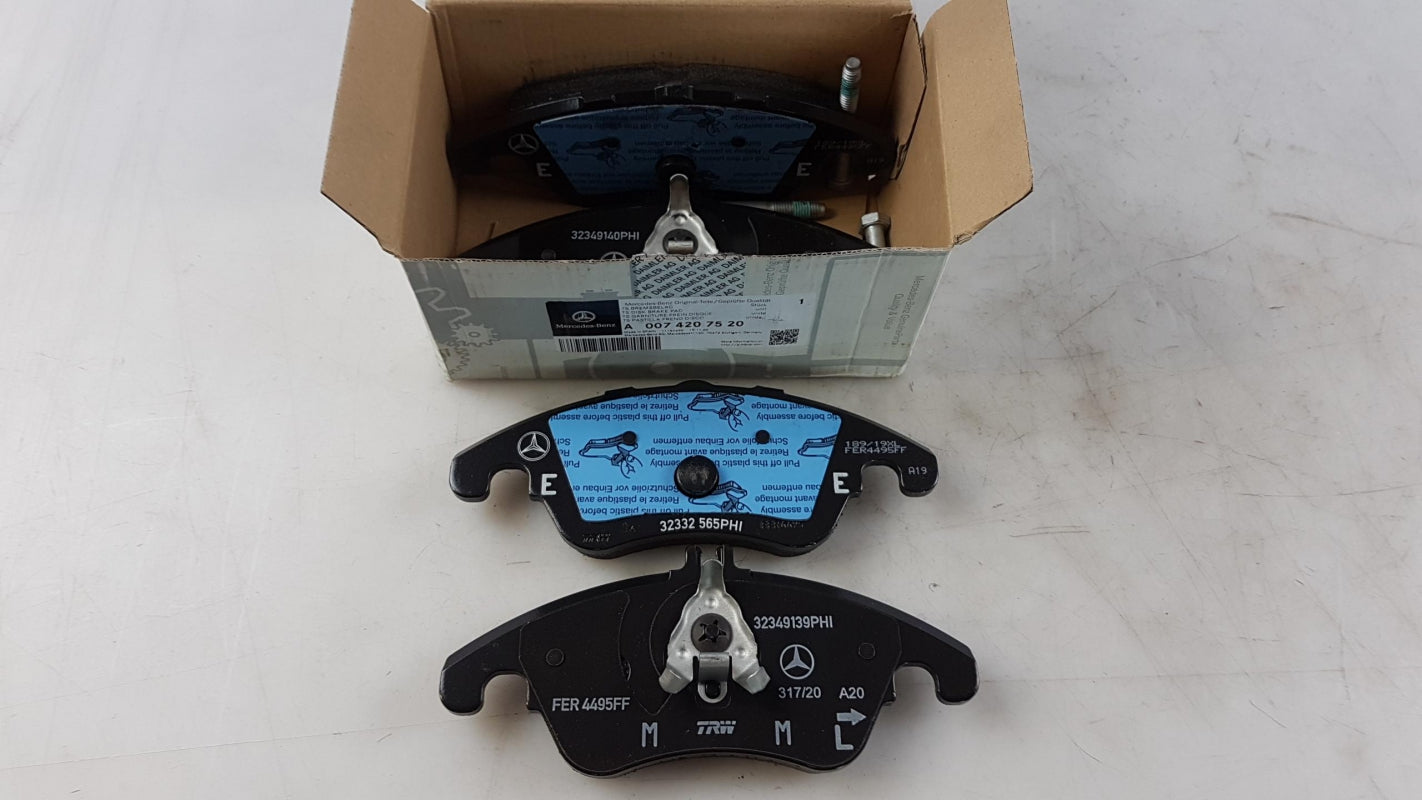 Original OE MERCEDES-BENZ Bremsbeläge A0074207520
