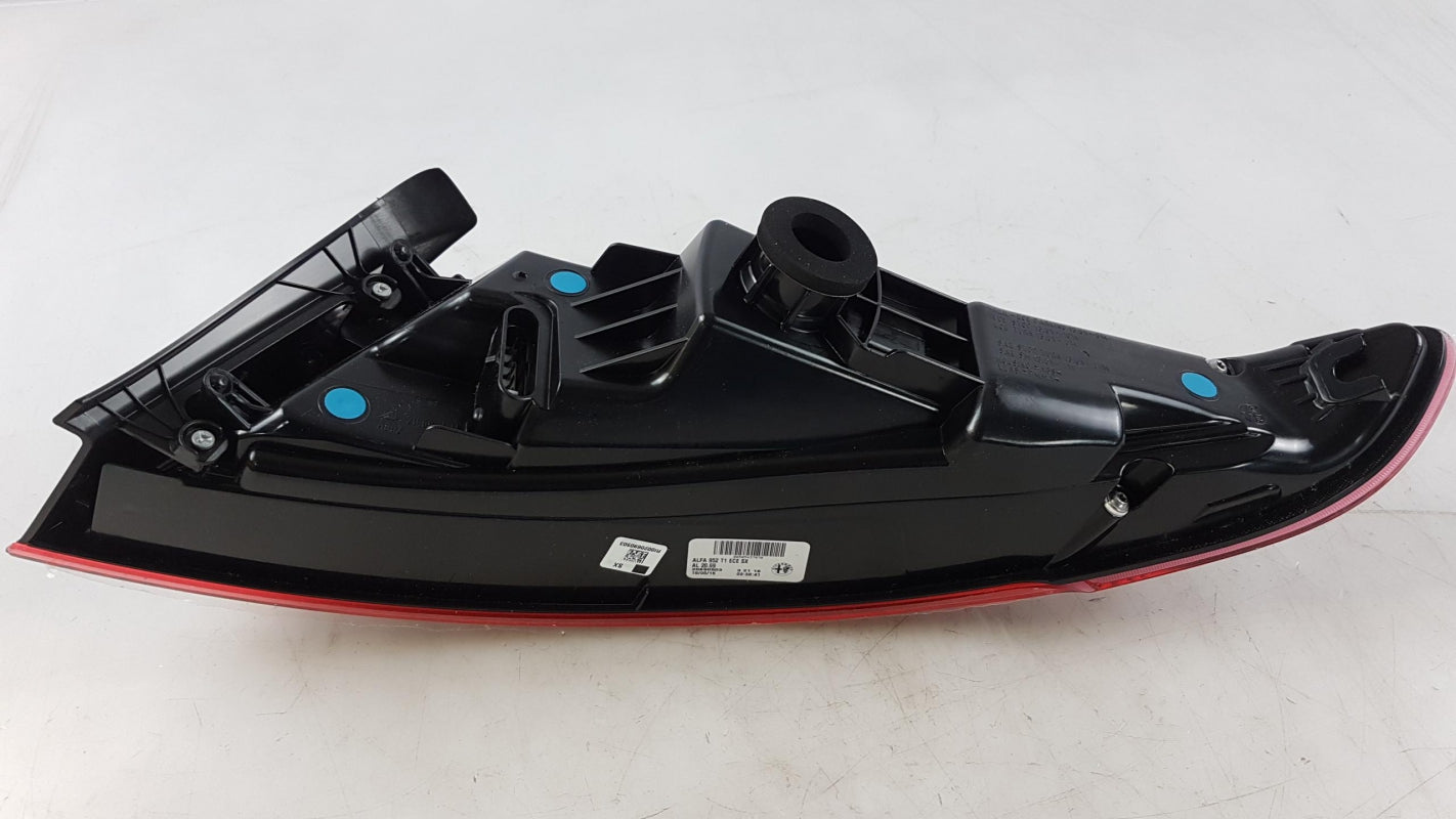 Original ALFA ROMEO Giulia 6S '16- Heckleuchte Rücklicht aussen links 50543787