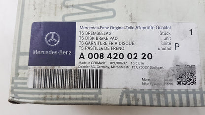 Original OE MERCEDES-BENZ Bremsbeläge A0084200220