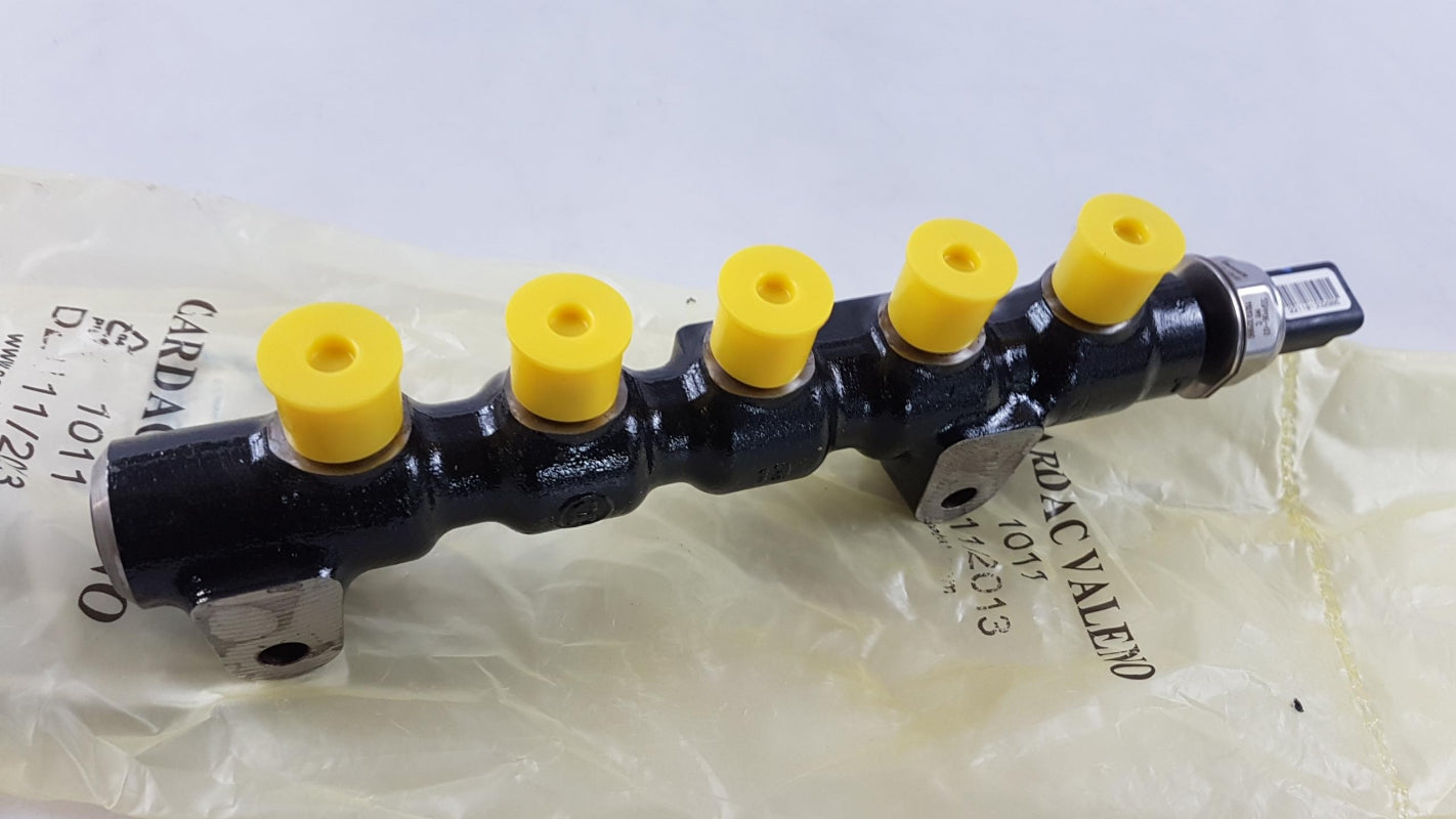 Original PEUGEOT 407 3008 CITROEN C2 C3 Kraftstoff Verteilerrohr 1570G2