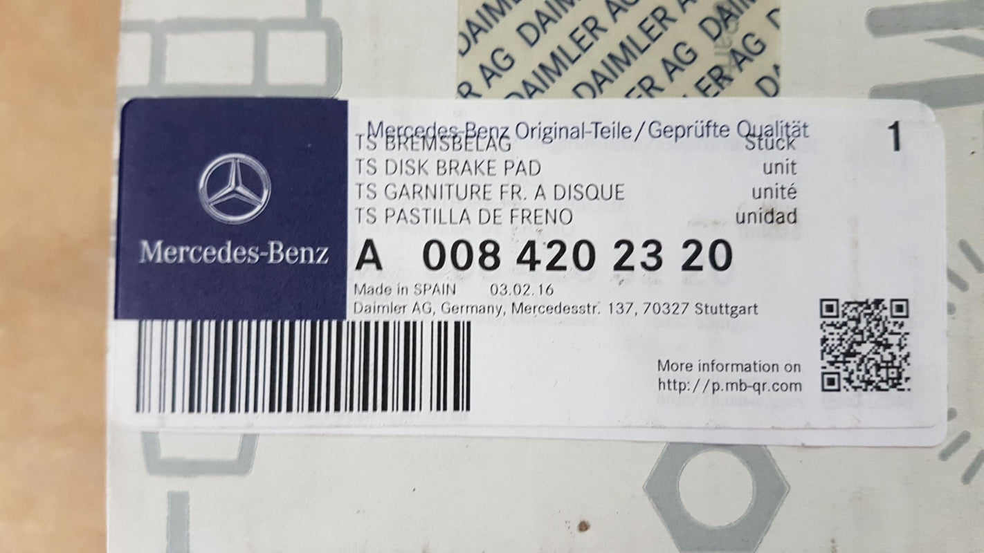 Original OE MERCEDES-BENZ Bremsbeläge A0084202320