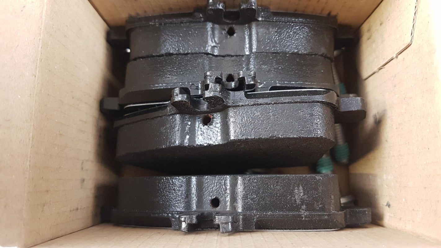 Original OE MERCEDES-BENZ Bremsbeläge A0084202320