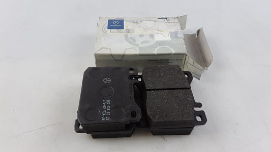 Original OE MERCEDES-BENZ Bremsbeläge A0024200720