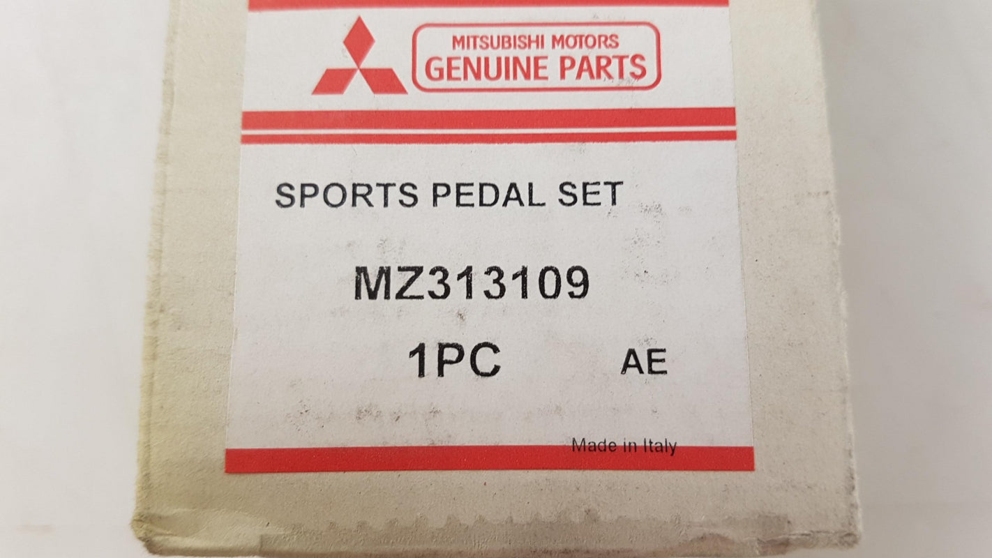 Original OE MITSUBISHI Pedalauflagen MZ313109