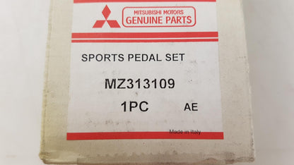 Original OE MITSUBISHI Pedalauflagen MZ313109