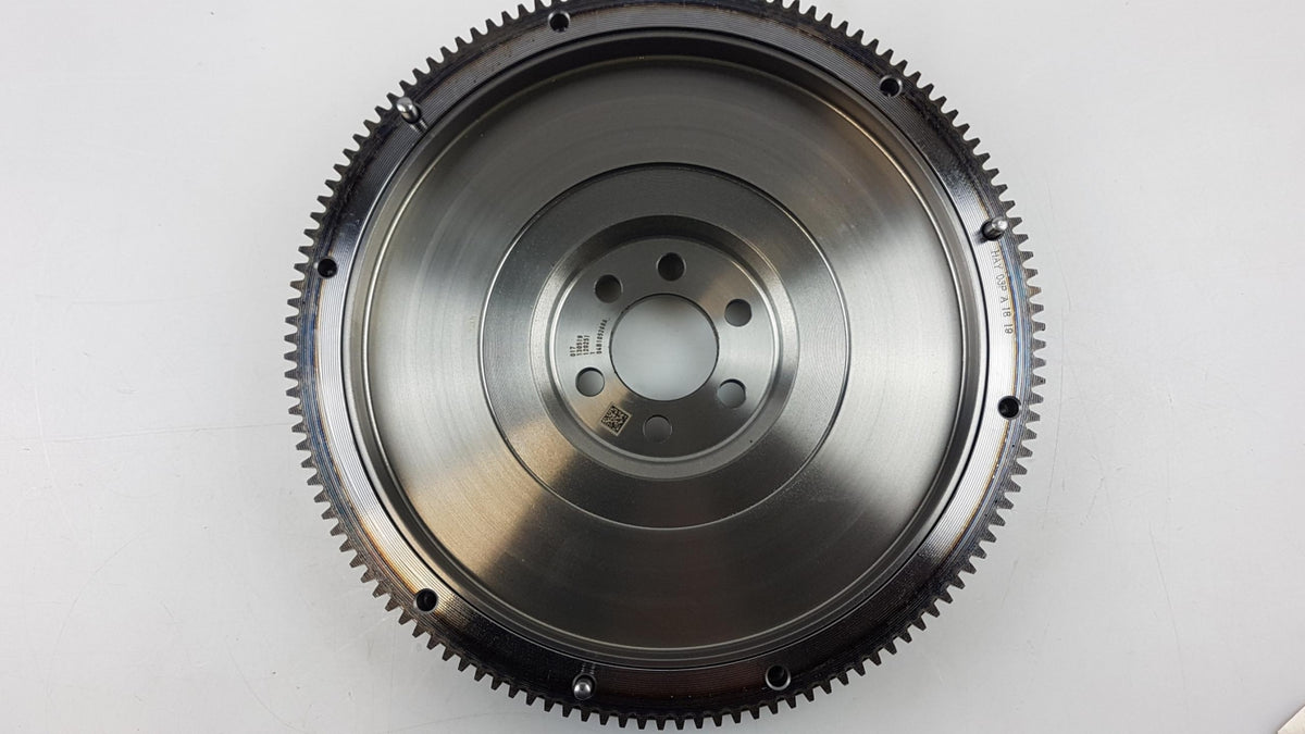 Original AUDI A1 (8X) 15-18 VW Polo V (6R) 15-18 Schwungrad 1.4 TDi 04B105269A