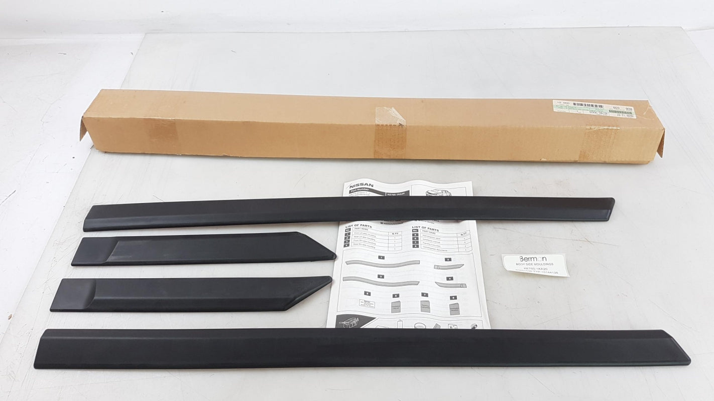 Original OE NISSAN Türzierleisten Satz KE7601KA20