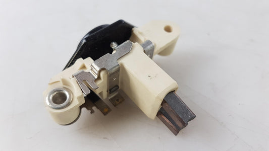 Original AUDI 100 A4 A6 A8 VW Golf Passat Polo Sharan Generatorregler 028903803D