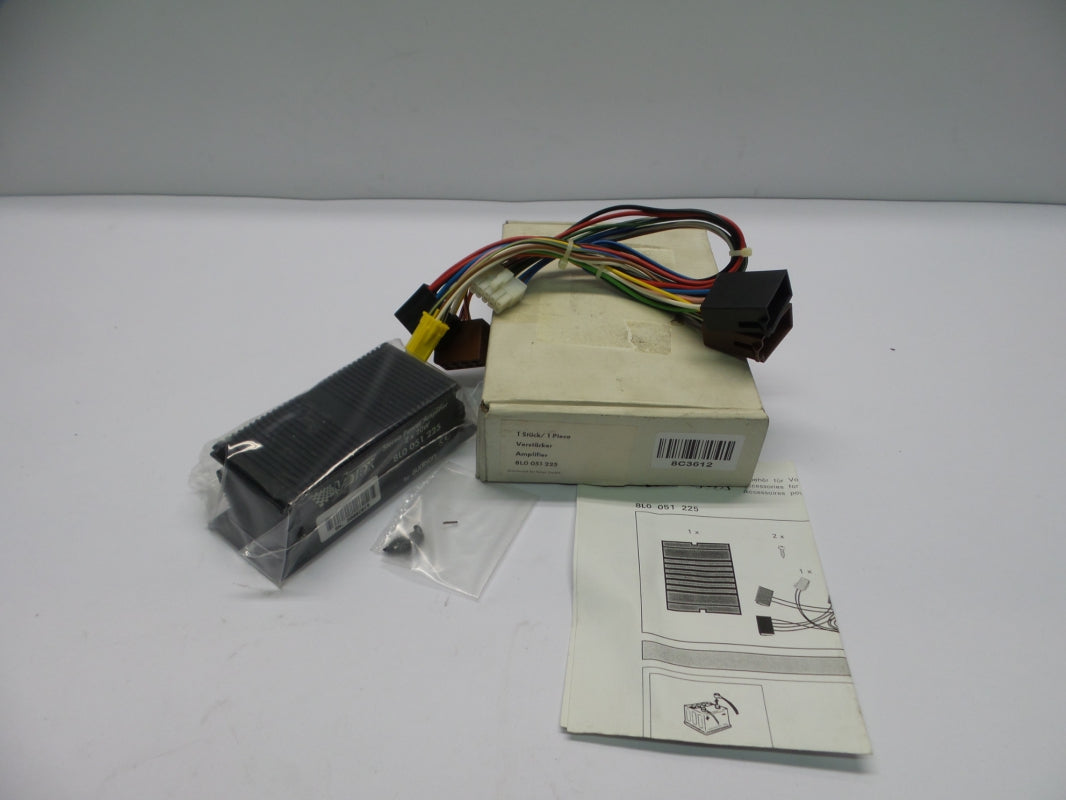 Original OE Volkswagen Verstärker 8L0051225