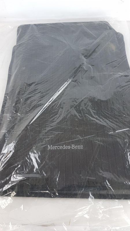 Original MERCEDES-BENZ CLA W117 2013-2019 Fußmattensatz Vorne A17668075009G32