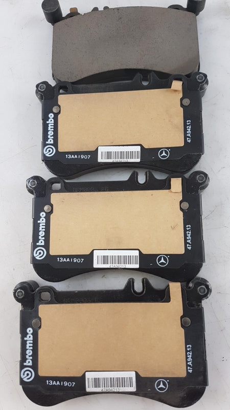 Original MERCEDES-BENZ E W212 S212 CLS C218 Bremsbeläge vorne A0064201620