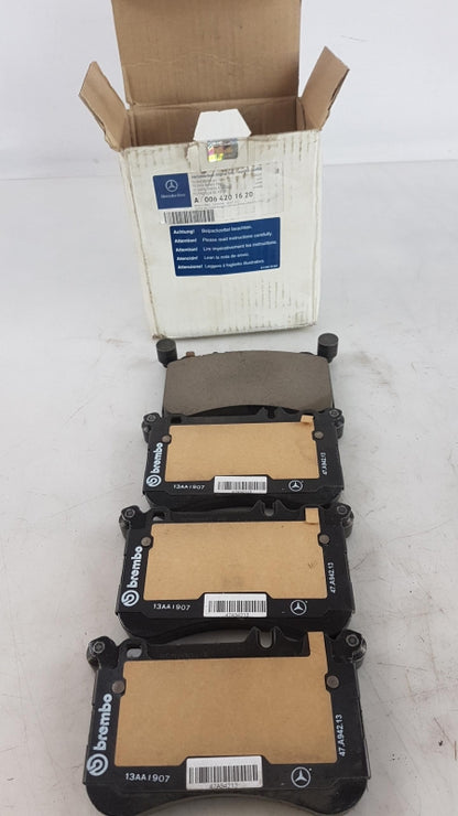 Original MERCEDES-BENZ E W212 S212 CLS C218 Bremsbeläge vorne A0064201620