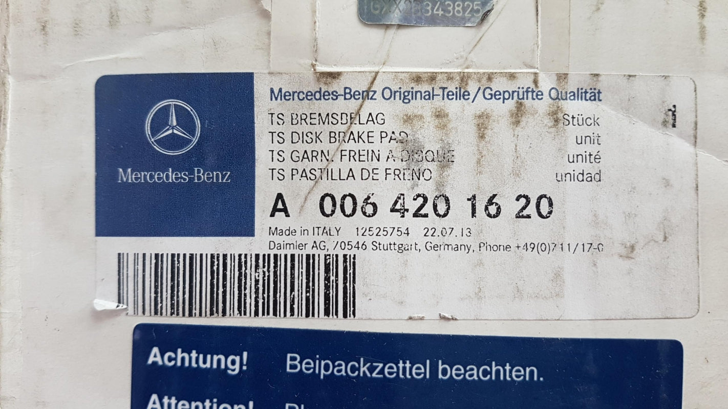 Original MERCEDES-BENZ E W212 S212 CLS C218 Bremsbeläge vorne A0064201620