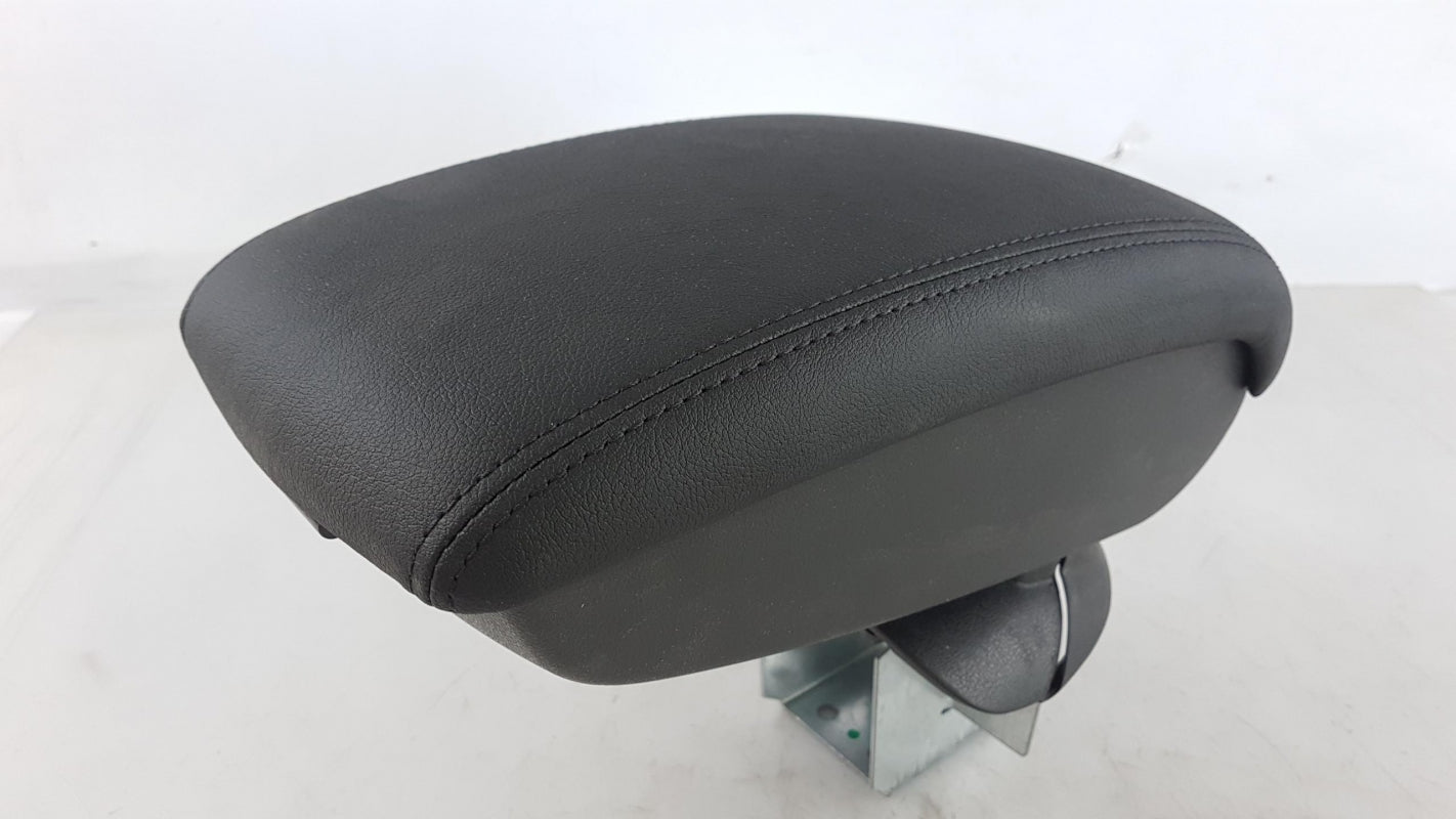 Original NISSAN Juke F15 Armlehne Leder Schwarz KE8771K100