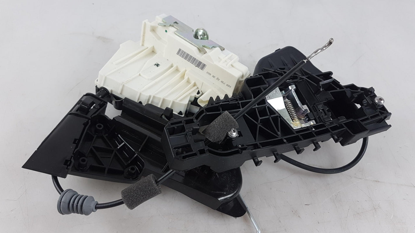 Original MERCEDES-BENZ M-Klasse W164 Türschloss Rechts A1647301035