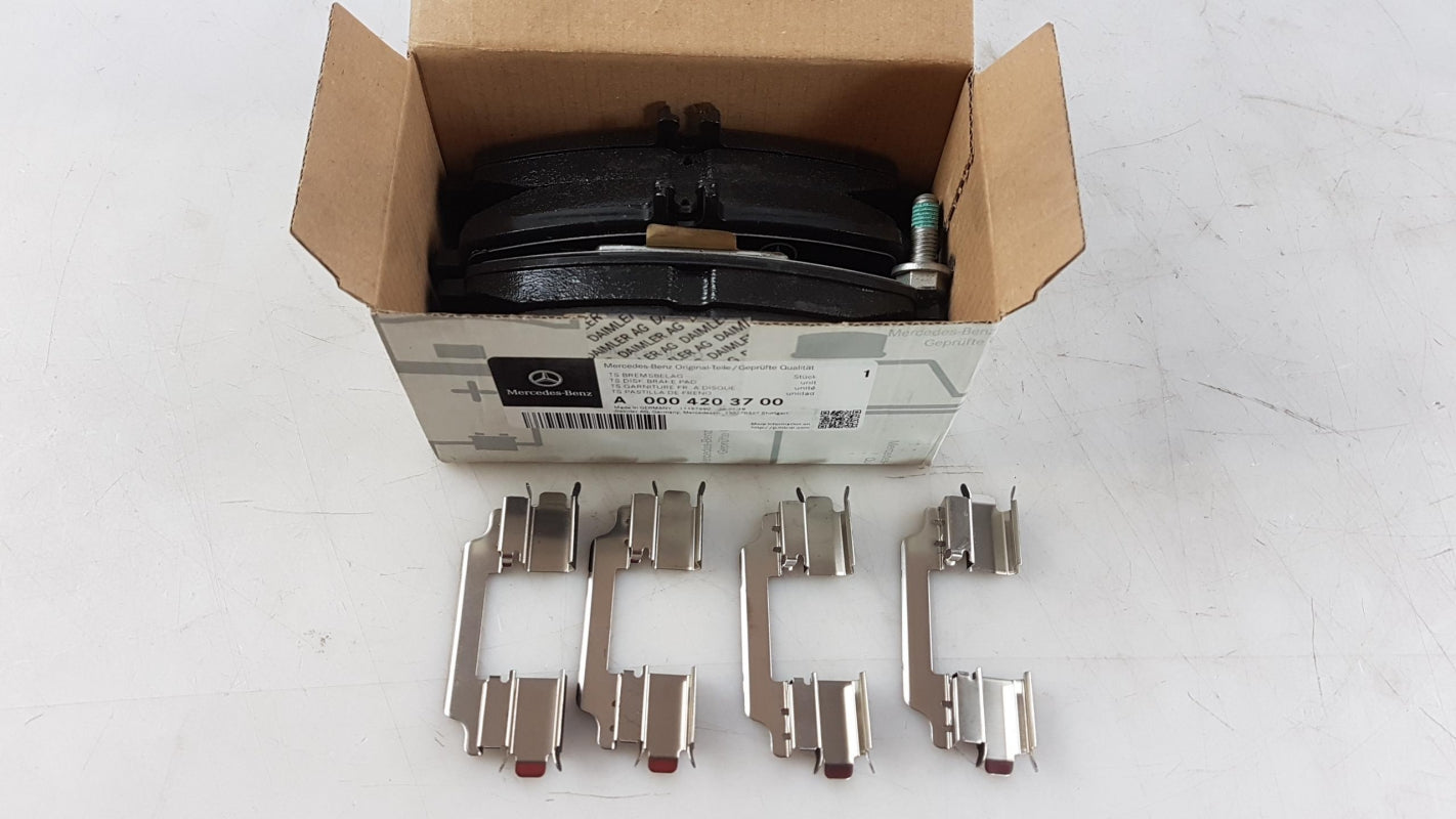 Original OE MERCEDES-BENZ Bremsbeläge A0004203700