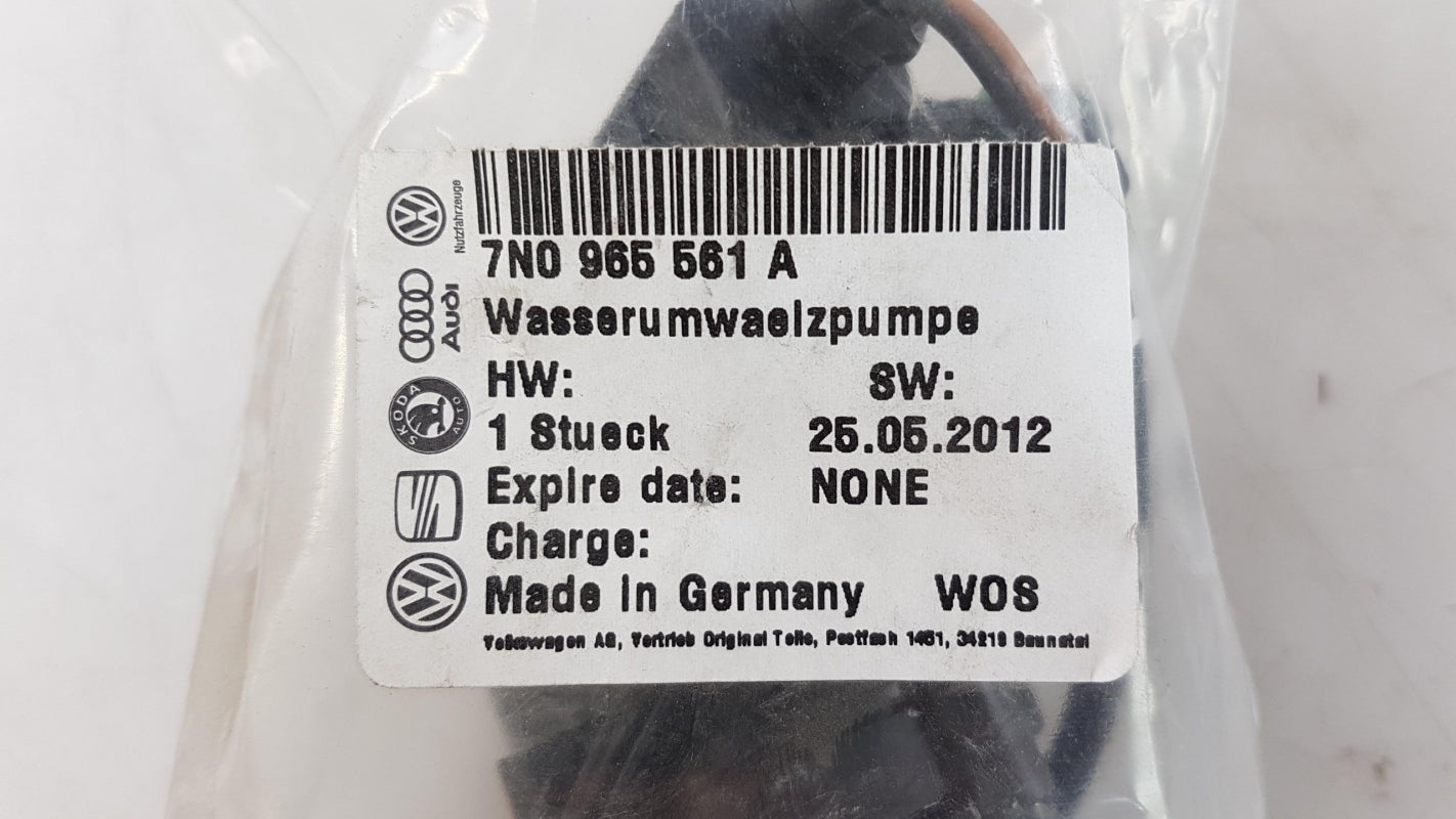 Original OE Volkswagen Wasserpumpe 7N0965561A
