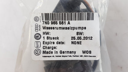 Original OE Volkswagen Wasserpumpe 7N0965561A