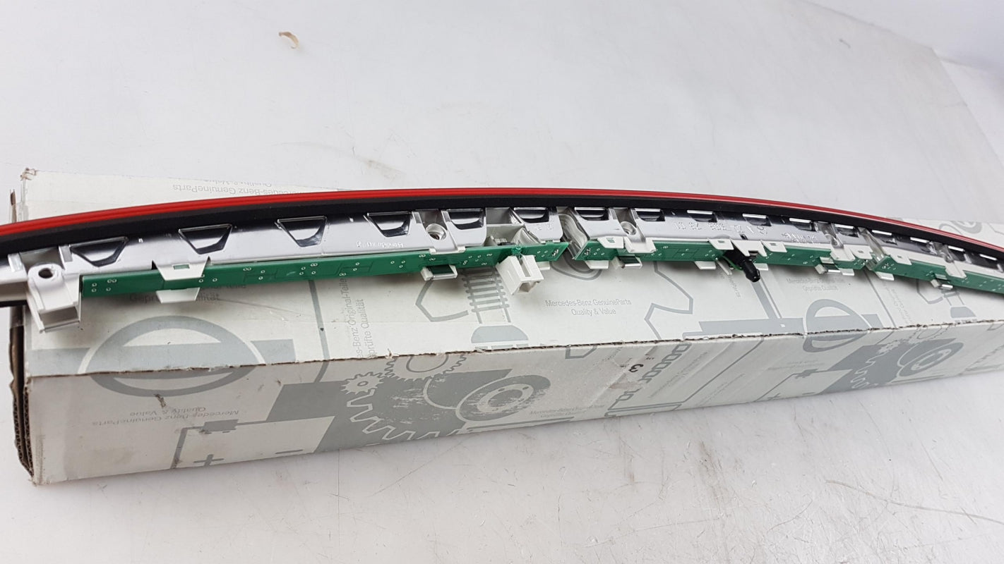 Original MERCEDES-BENZ C-Klasse S204 Zusatzbremsleuchte A2049062601