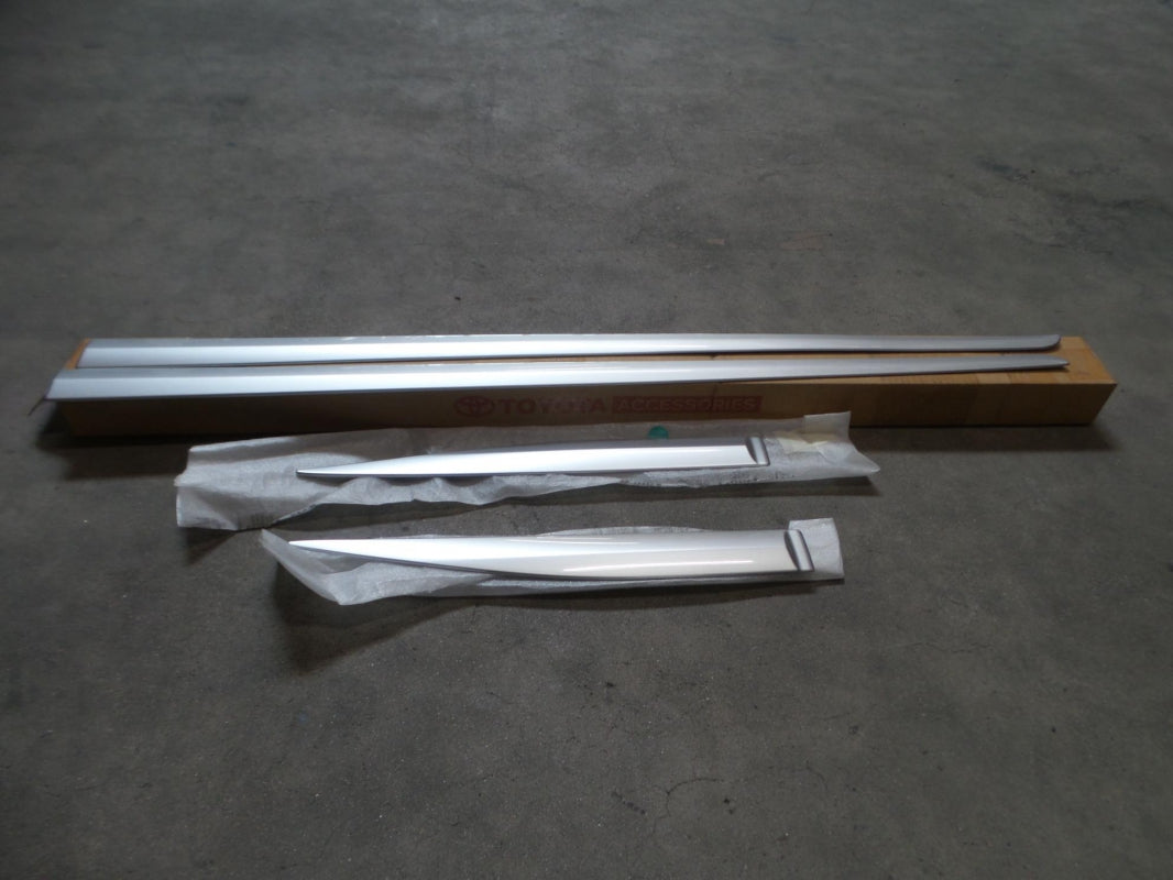 Original TOYOTA Aygo Türzierleisten Satz 4-teilig glänzendes silber PZ41590492MG