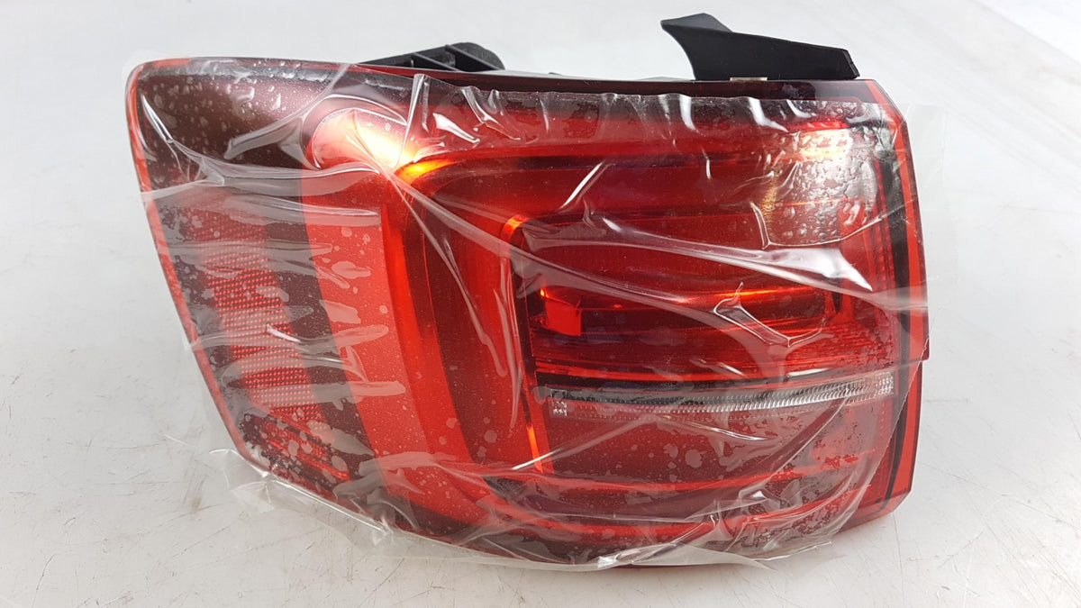 Original OE Volkswagen Heckleuchte 5C6945207E