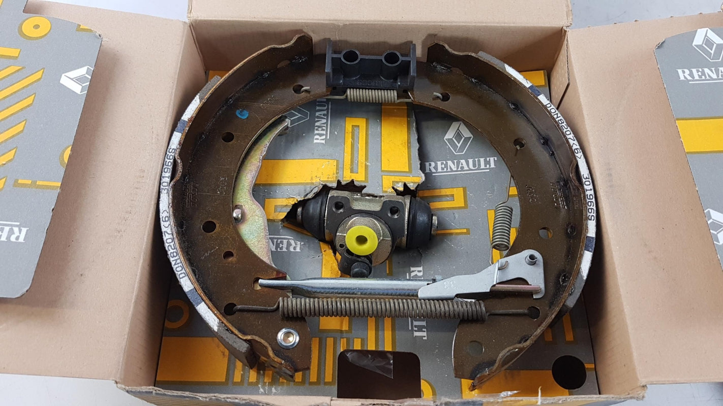 Original RENAULT Scenic I Bremsbacken Bremsbackensatz Hinten 7701205341