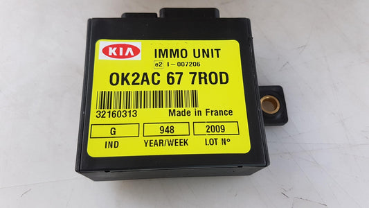 Original OE HYUNDAI/KIA Steuergerät 0K2AC677R0D